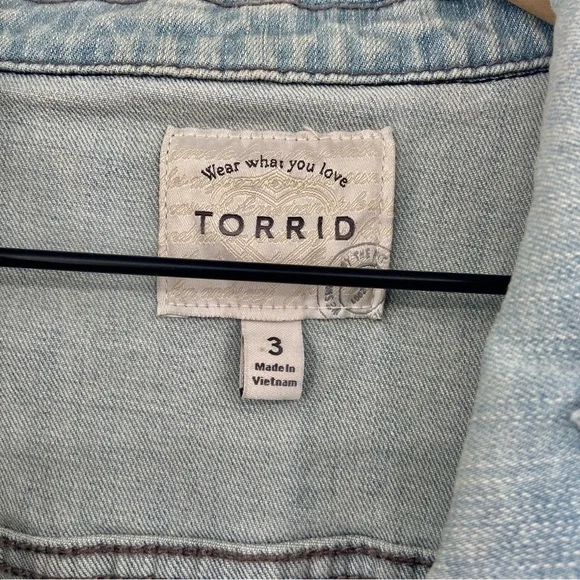 Torrid Light Wash Distressed Denim Vest 3 - Picture 4 of 9